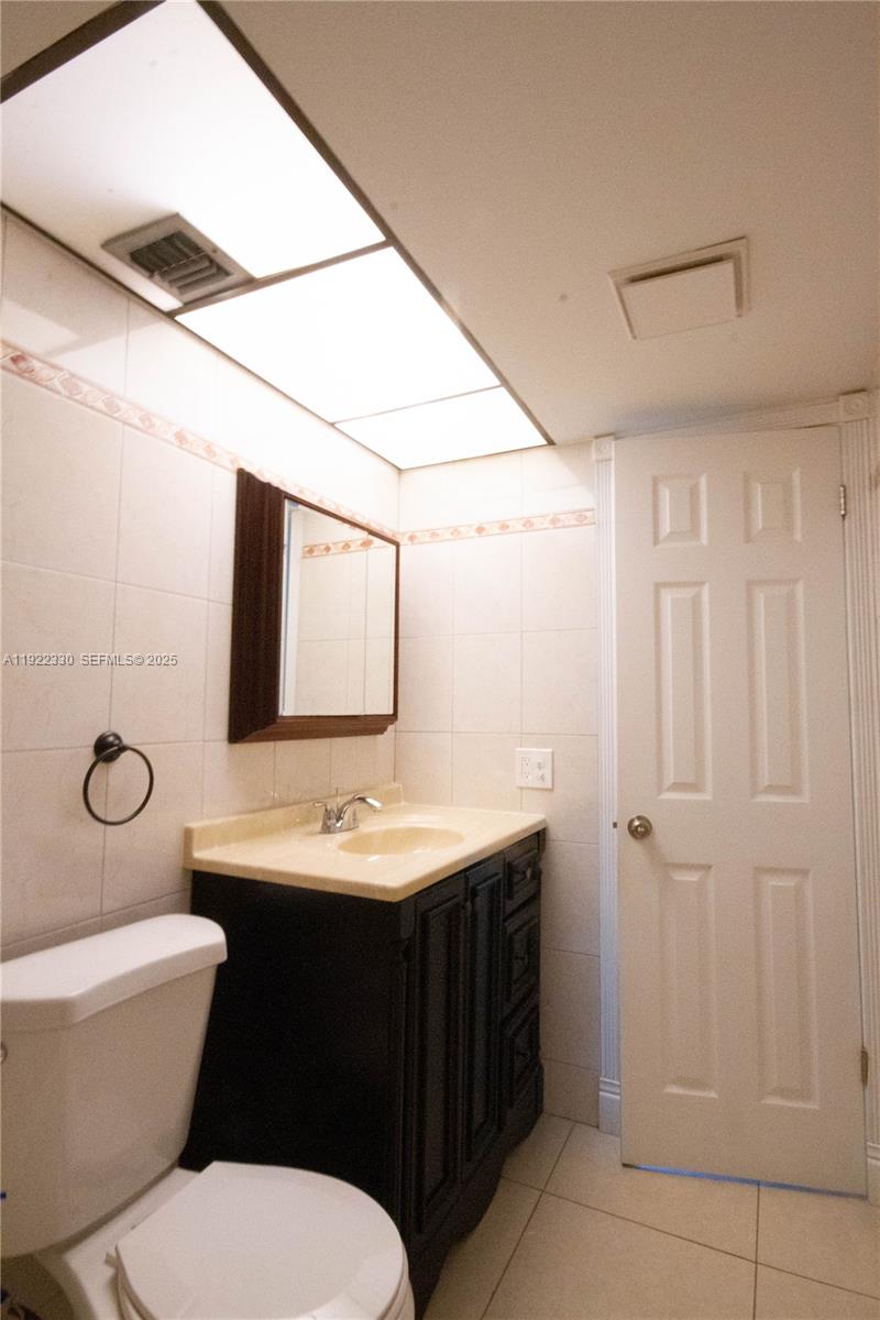 CYPRESS CHASE CONDO NO 5 - Residential