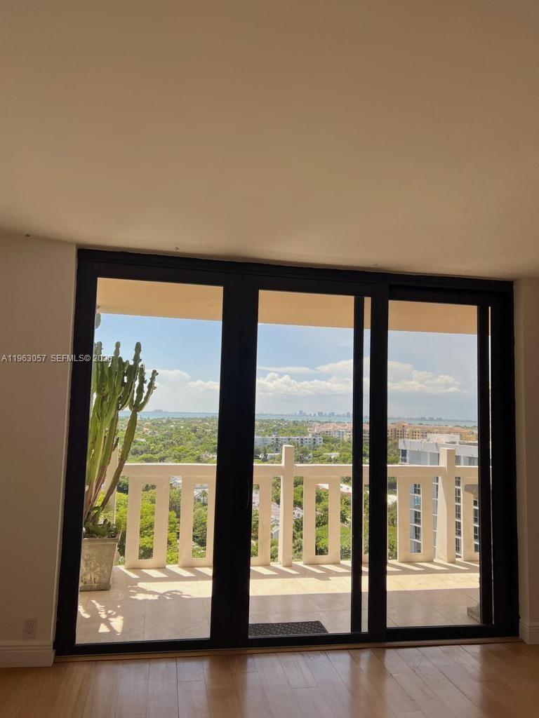 TOWERS OF KEY BISCAYNE CO - Residential Lease