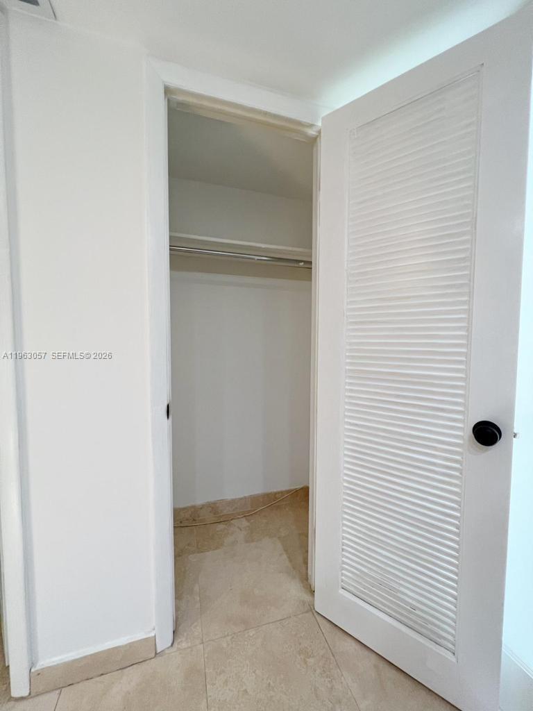 TOWERS OF KEY BISCAYNE CO - Residential Lease