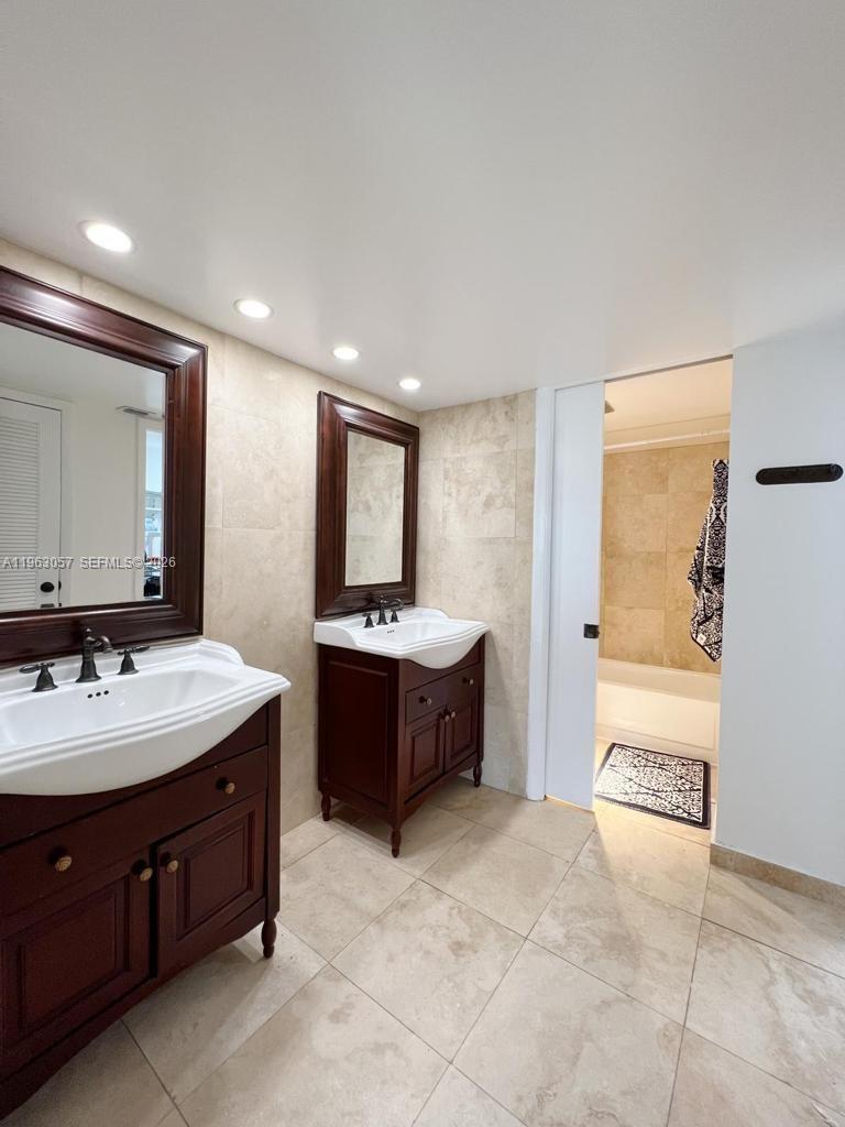 TOWERS OF KEY BISCAYNE CO - Residential Lease