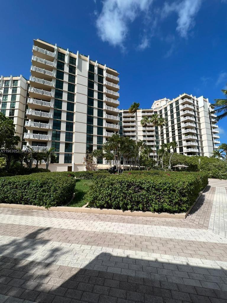 TOWERS OF KEY BISCAYNE CO - Residential Lease