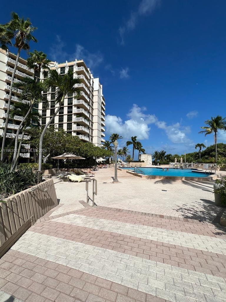 TOWERS OF KEY BISCAYNE CO - Residential Lease