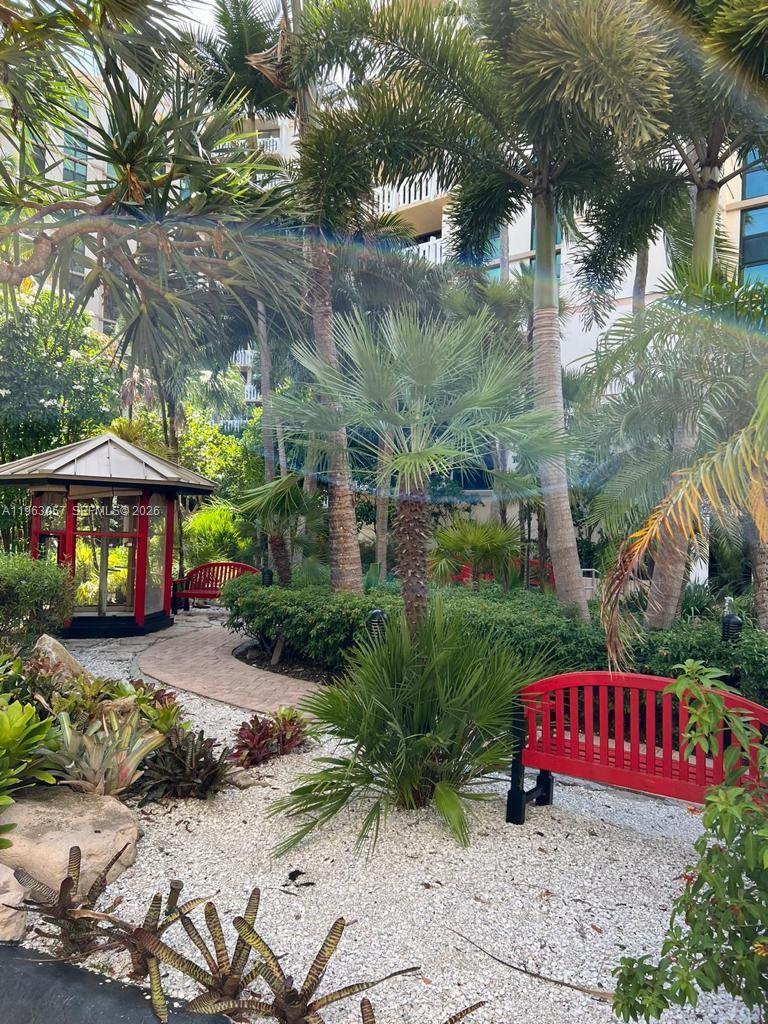 TOWERS OF KEY BISCAYNE CO - Residential Lease