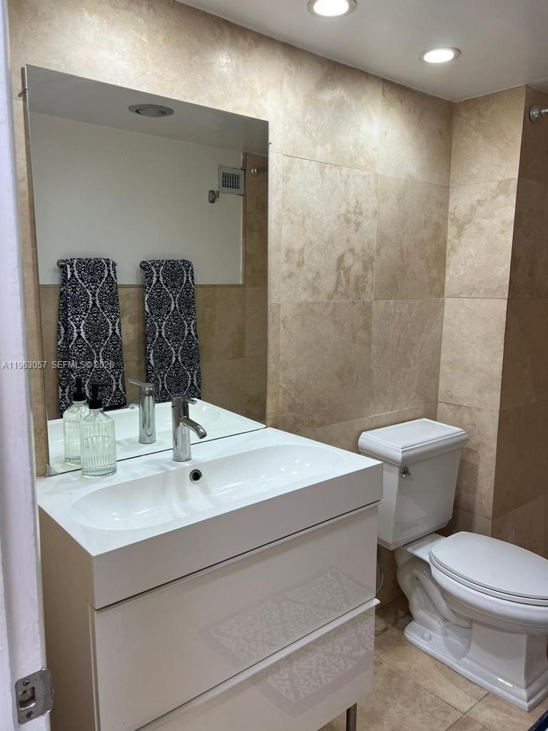 TOWERS OF KEY BISCAYNE CO - Residential Lease