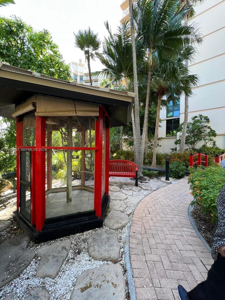 TOWERS OF KEY BISCAYNE CO - Residential Lease