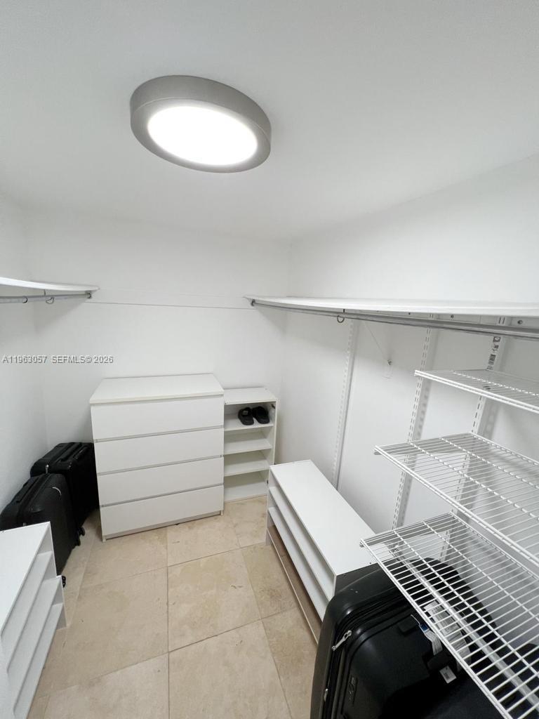 TOWERS OF KEY BISCAYNE CO - Residential Lease