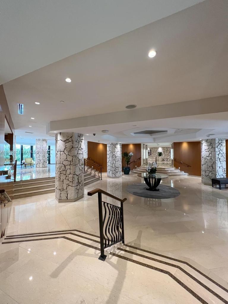 TOWERS OF KEY BISCAYNE CO - Residential Lease