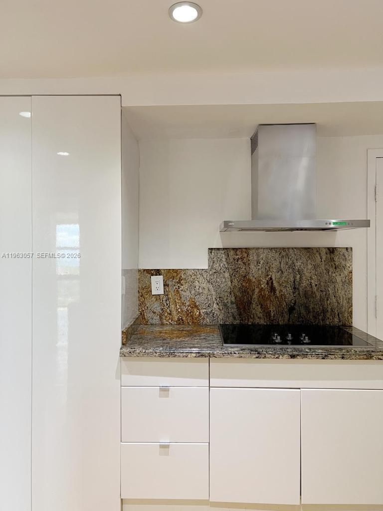 TOWERS OF KEY BISCAYNE CO - Residential Lease