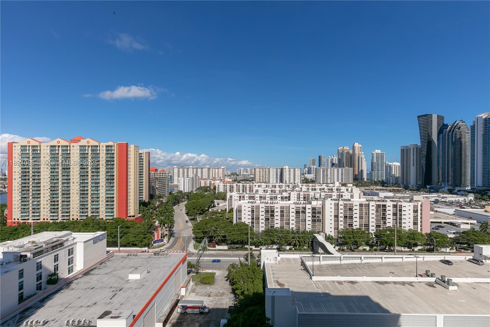 PARQUE TOWERS CONDO - Residential