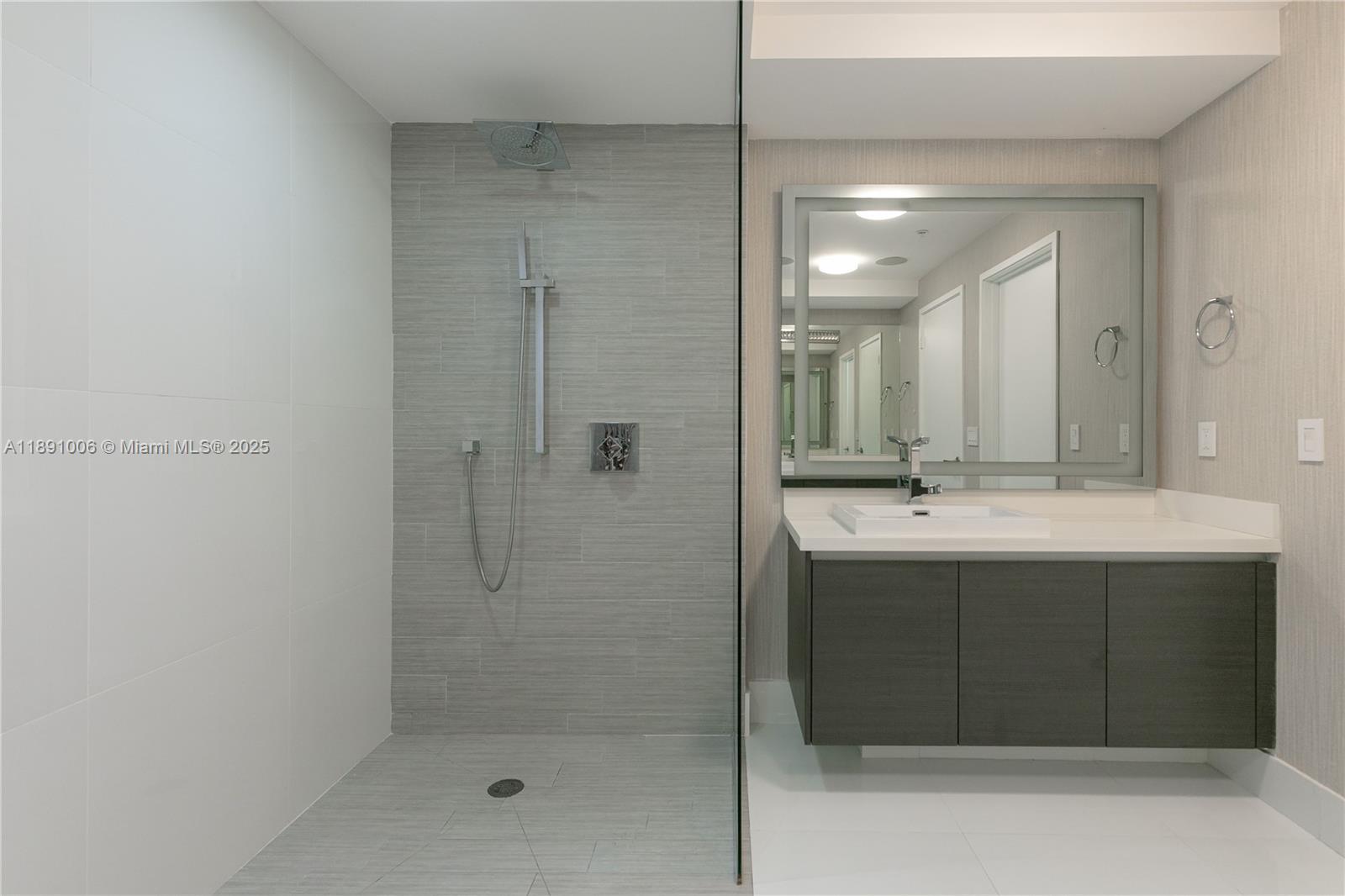 PARQUE TOWERS CONDO - Residential