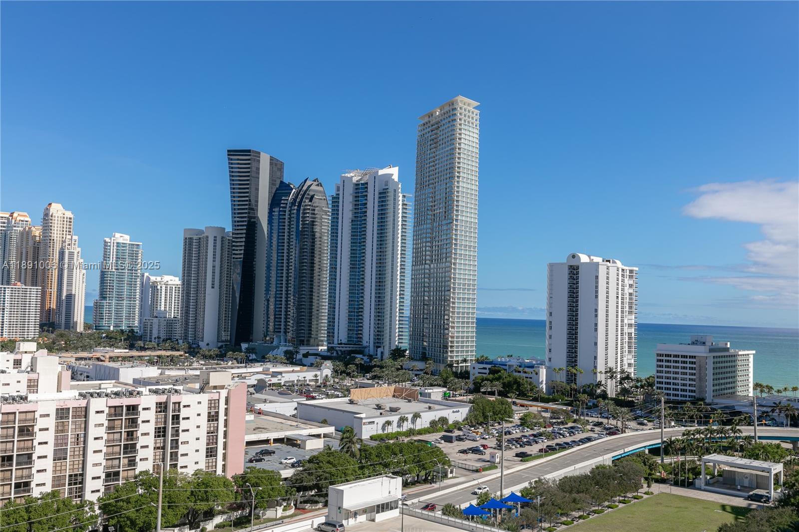 PARQUE TOWERS CONDO - Residential