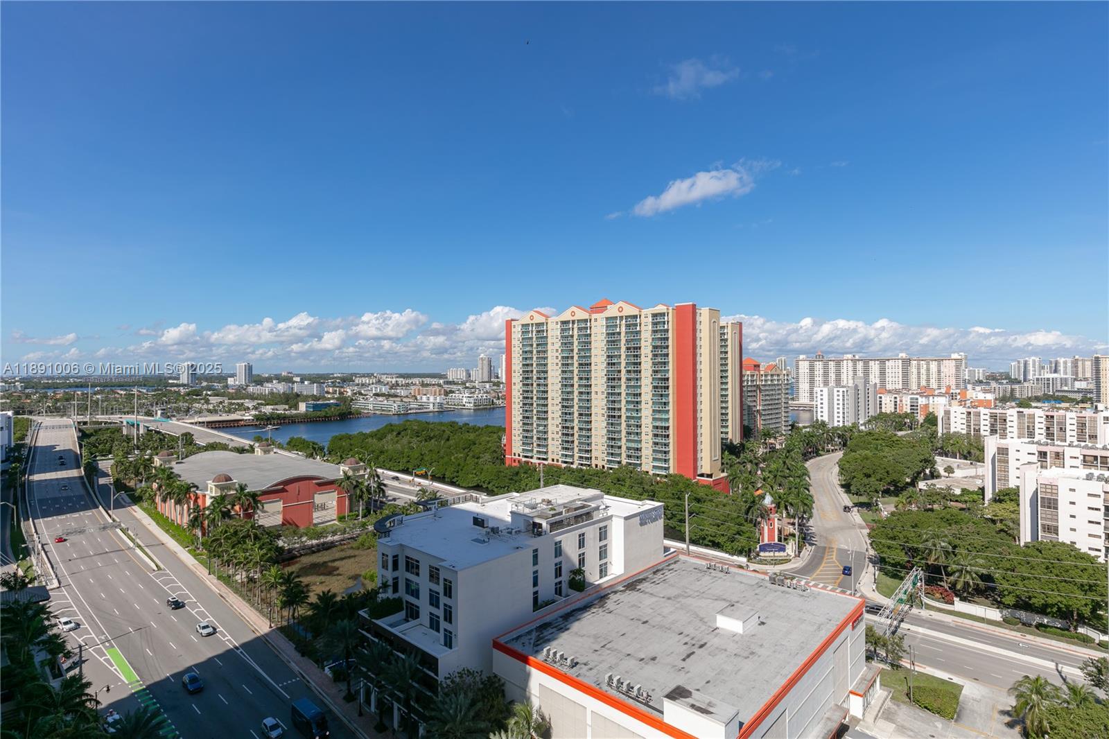 PARQUE TOWERS CONDO - Residential