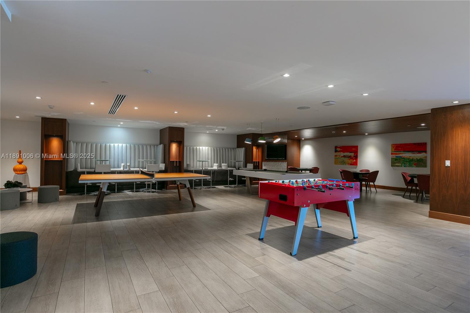 PARQUE TOWERS CONDO - Residential