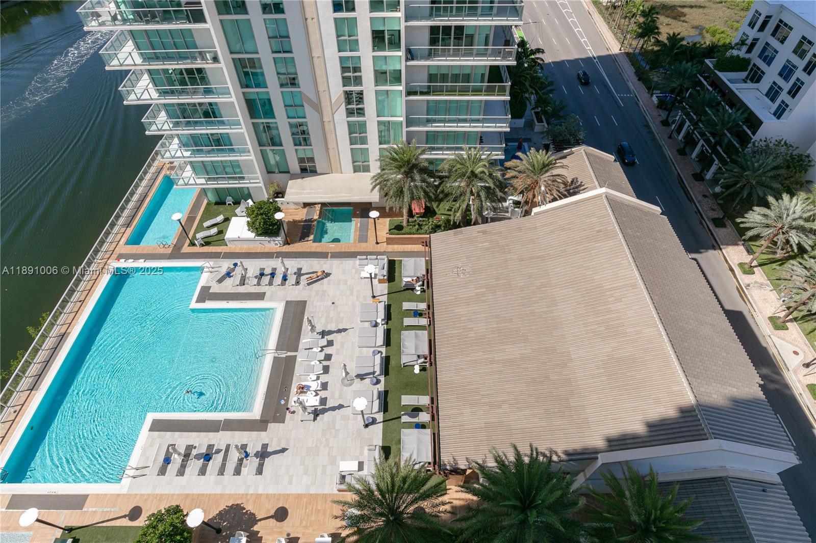 PARQUE TOWERS CONDO - Residential
