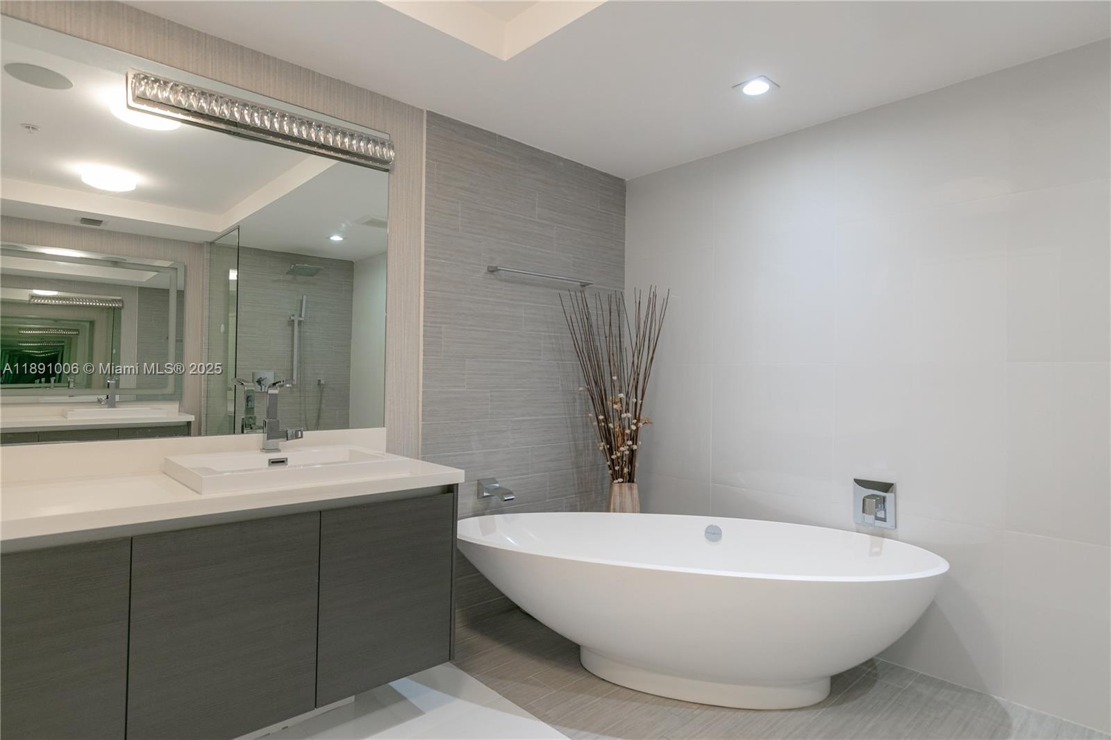 PARQUE TOWERS CONDO - Residential