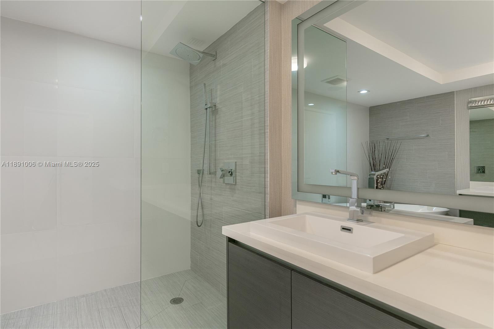 PARQUE TOWERS CONDO - Residential