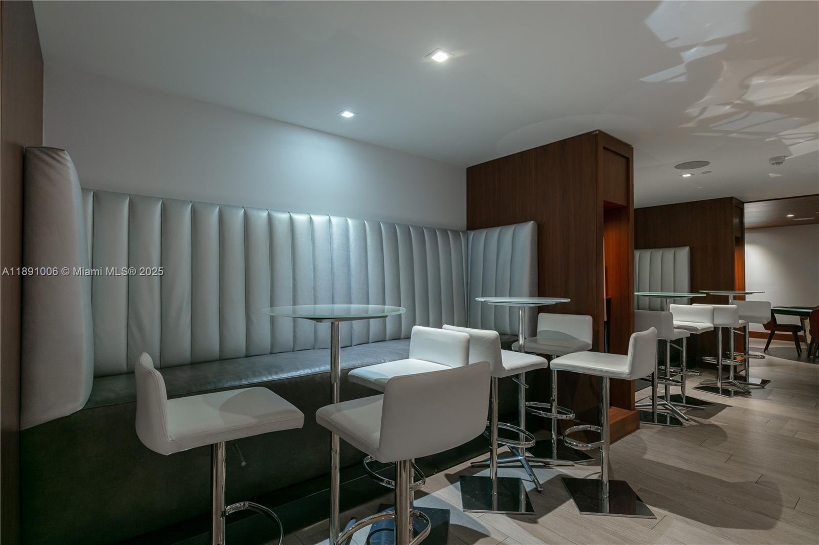 PARQUE TOWERS CONDO - Residential