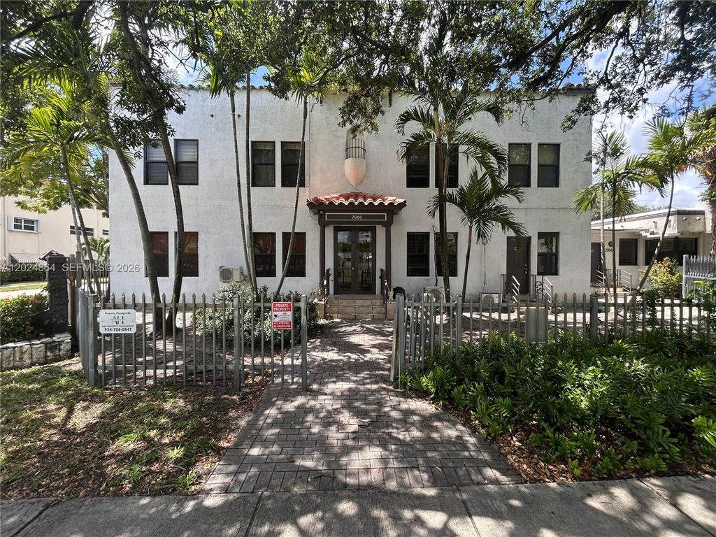 Photo of 2000 Monroe St #8, Hollywood, FL 33020 (MLS # A12024864)