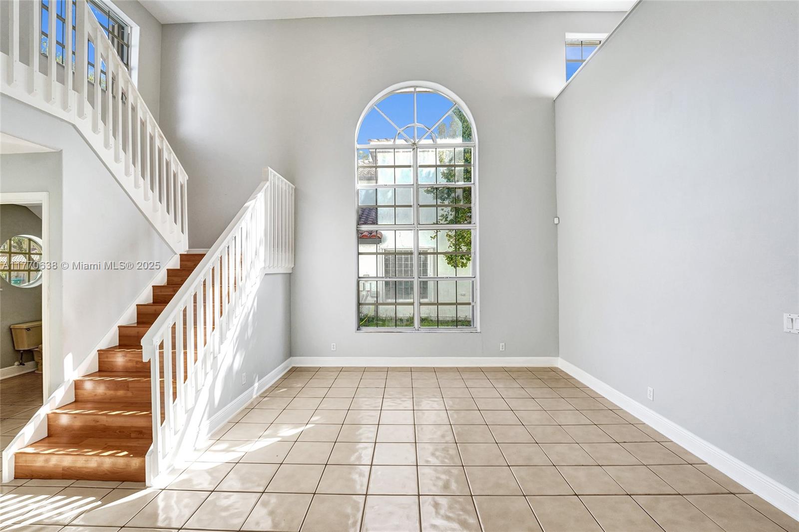 2791 La Paz Ave