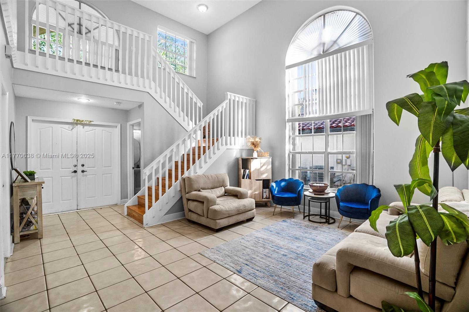 2791 La Paz Ave