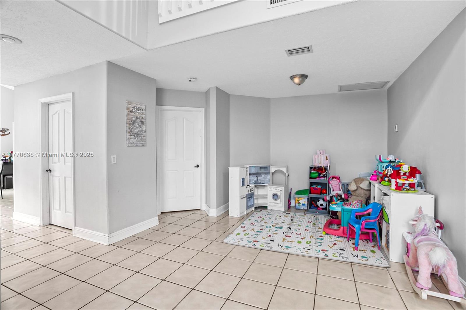 2791 La Paz Ave