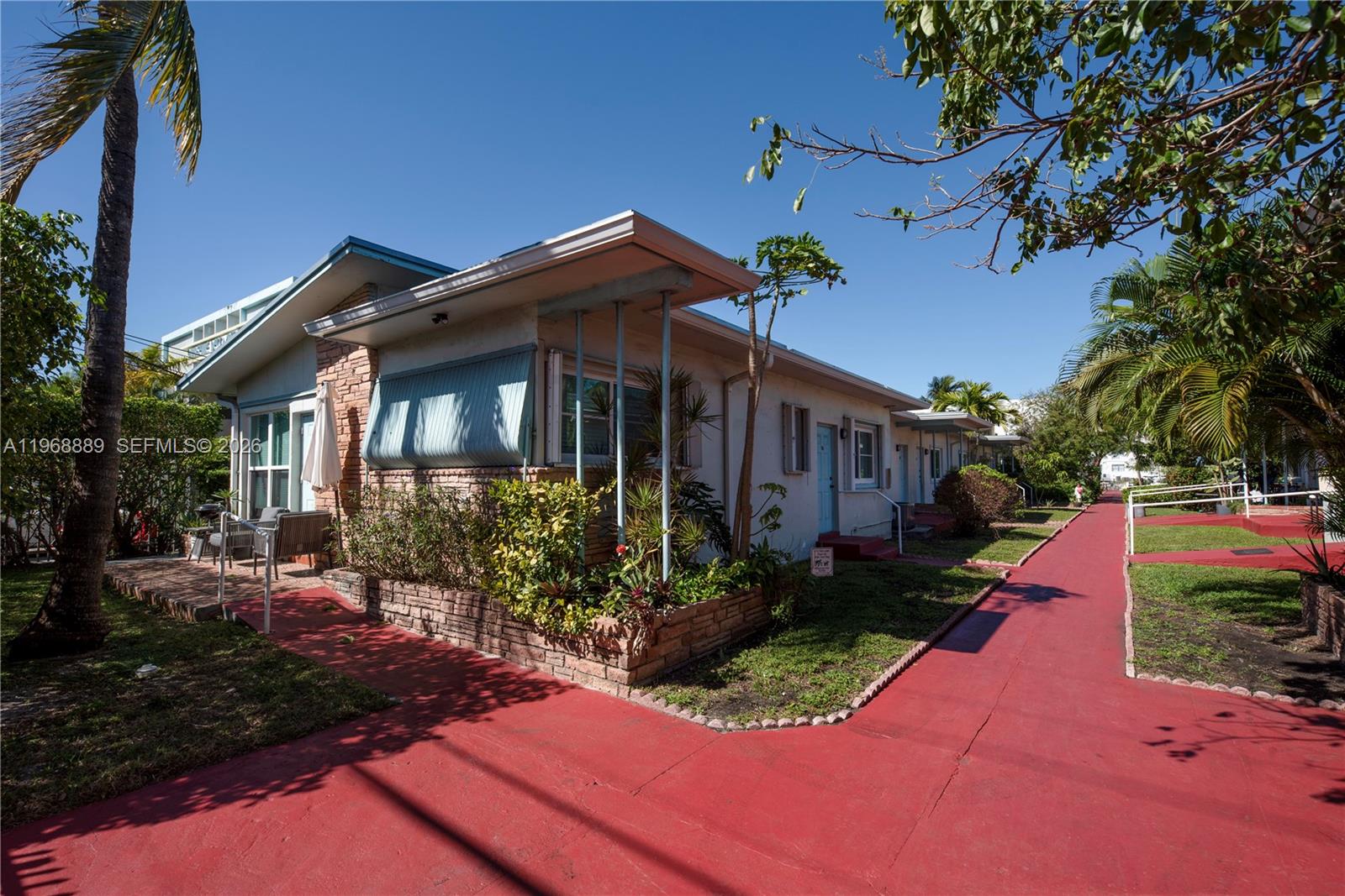 MARSEILLES DECO CONDO - Residential Lease