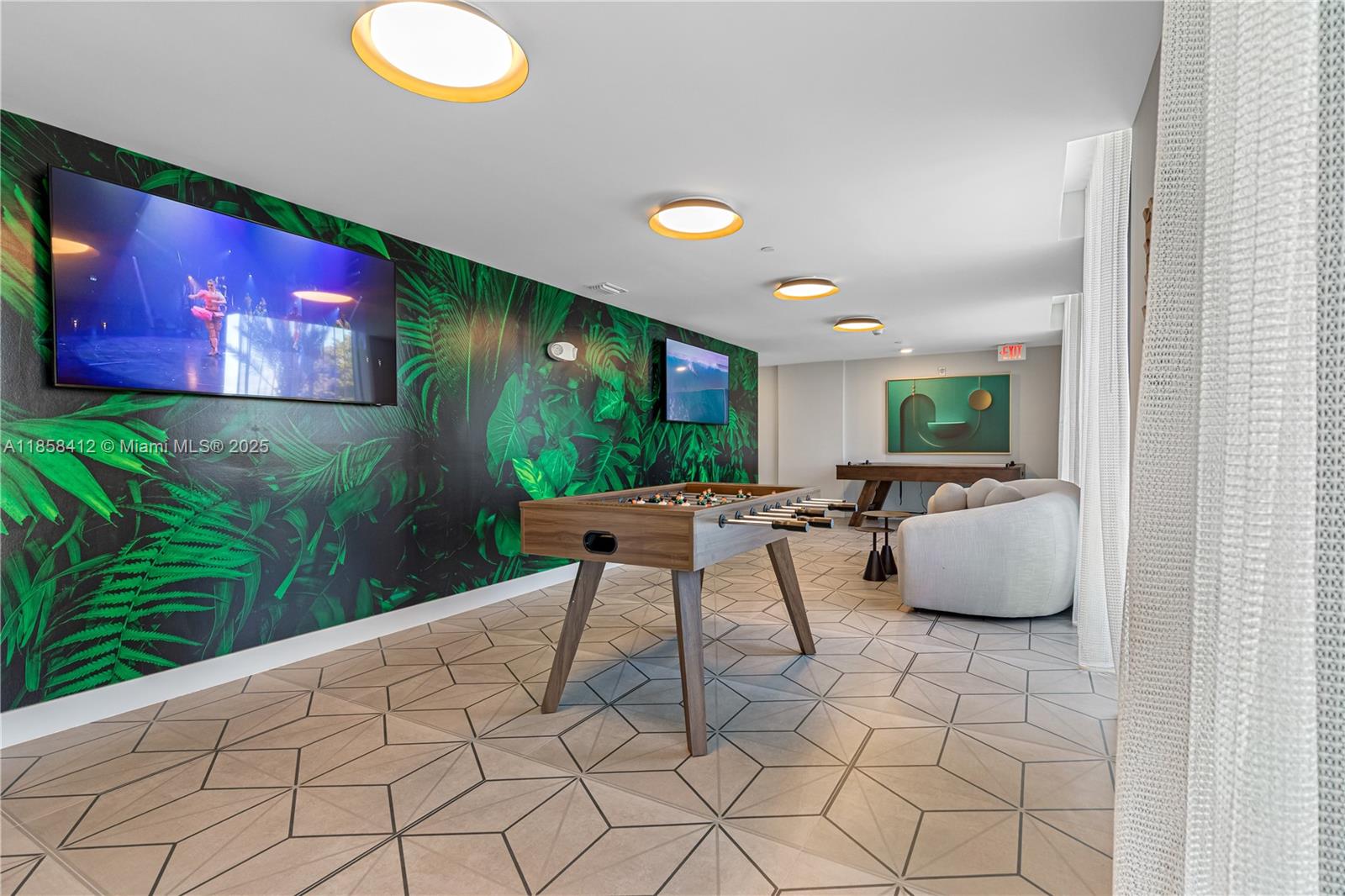 TOWN OF MODELO (DANIA) B- - Residential Lease