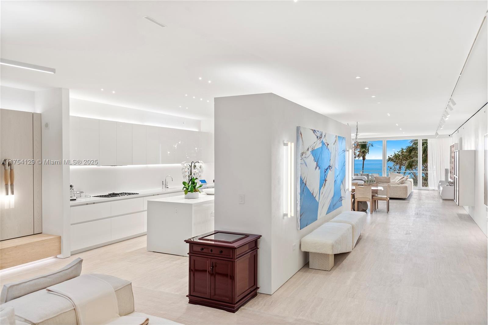 9001 Collins Ave S-207