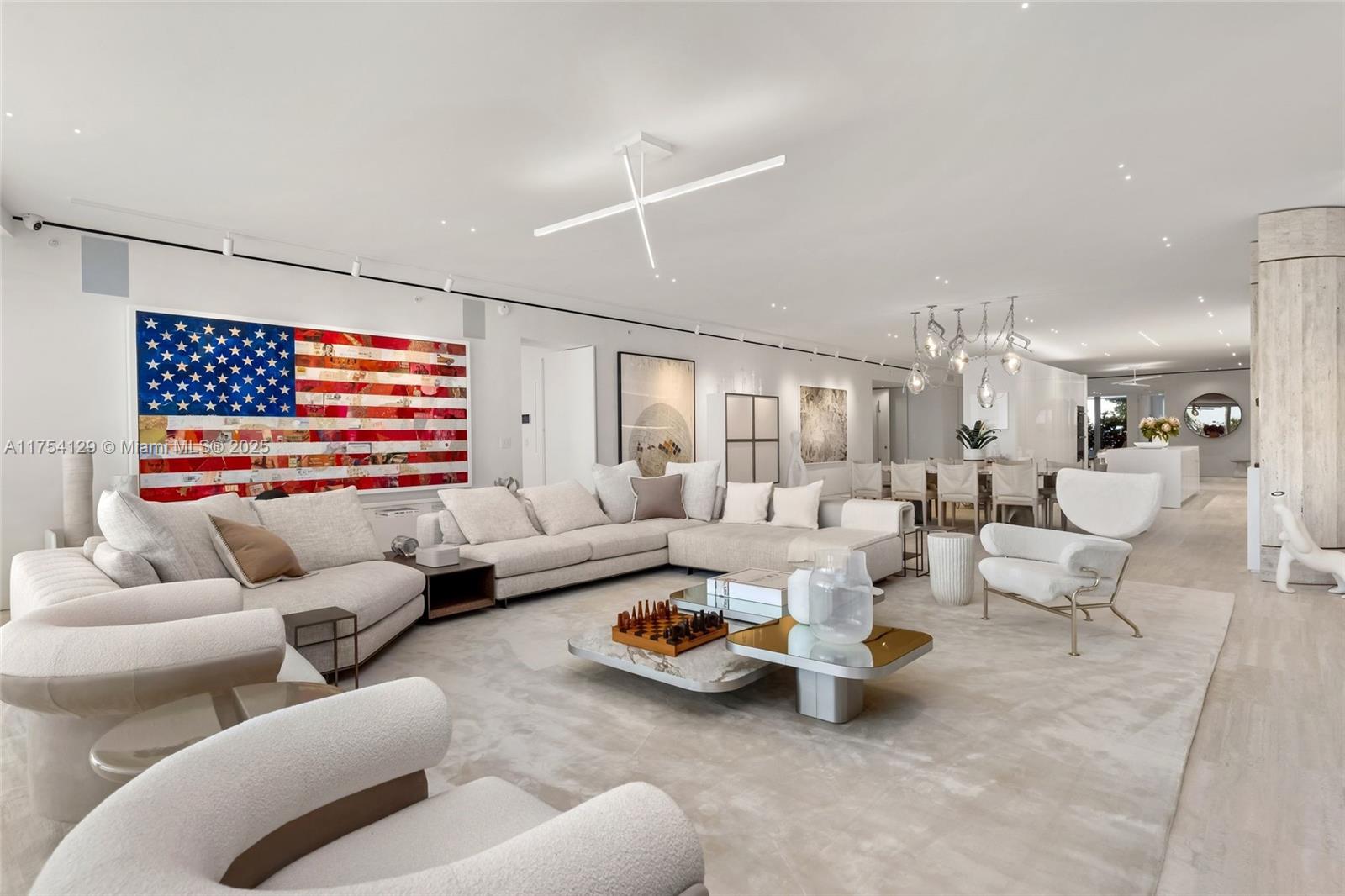 9001 Collins Ave S-207