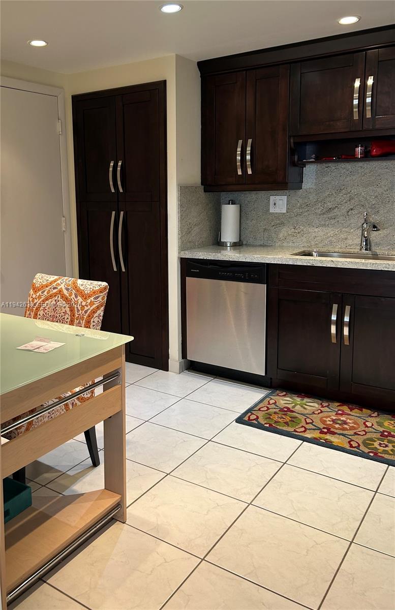 CAMBRIDGE TOWERS CONDO - Residential