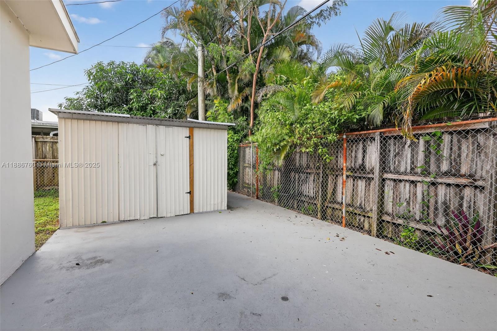 LETO HILLS - Residential Lease