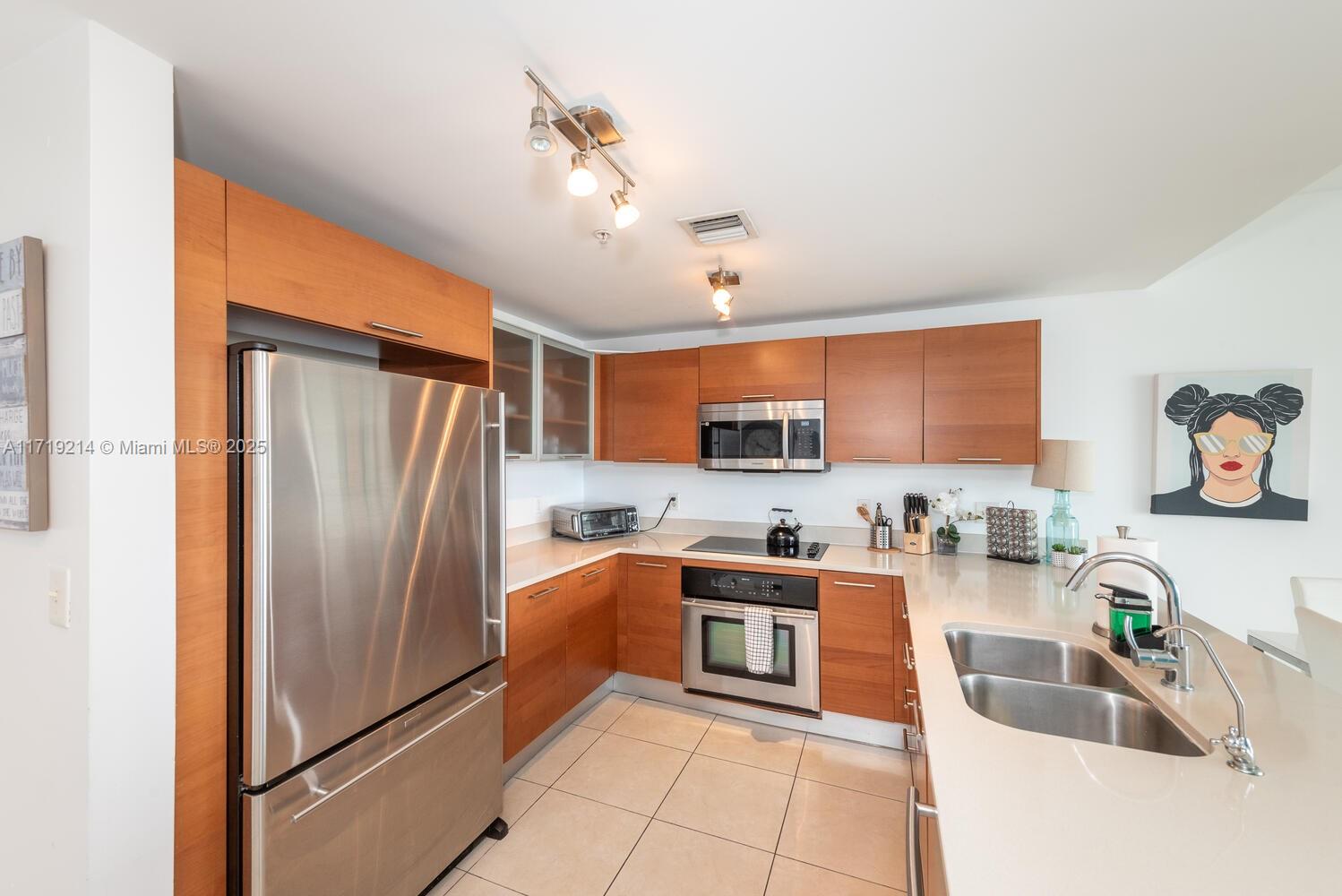 MIDBLOCK MIAMI CONDO - Residential