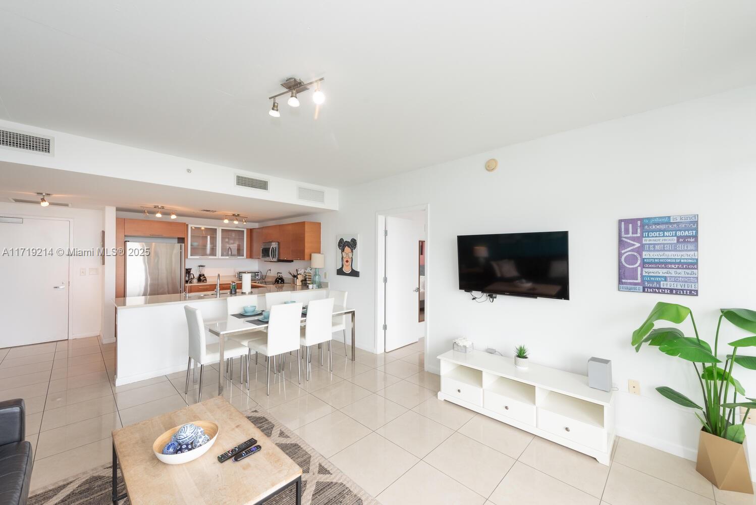 MIDBLOCK MIAMI CONDO - Residential