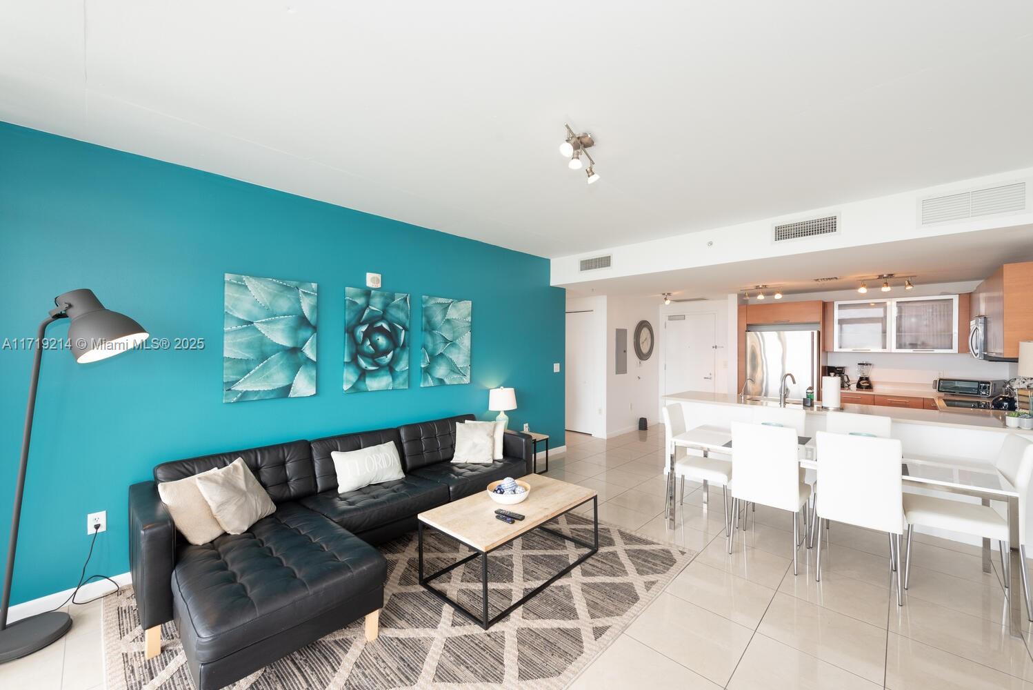 3250 NE 1st Ave 905