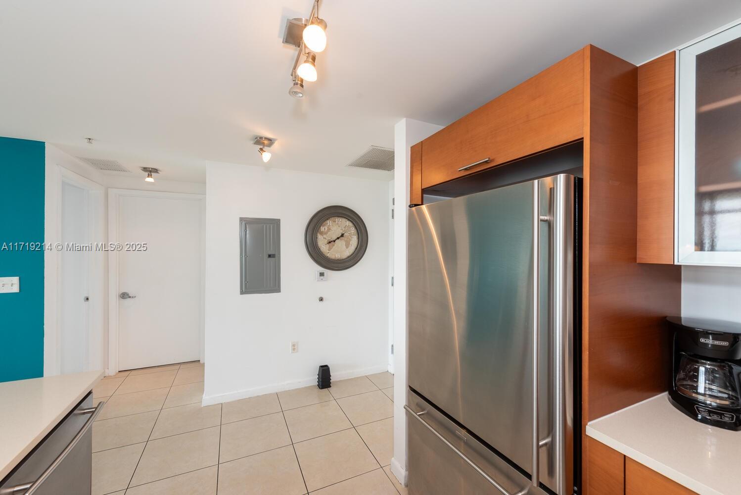 MIDBLOCK MIAMI CONDO - Residential