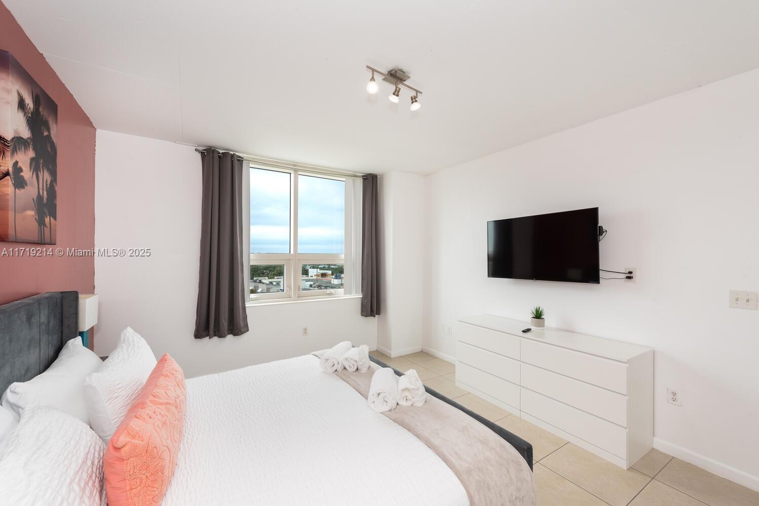 MIDBLOCK MIAMI CONDO - Residential