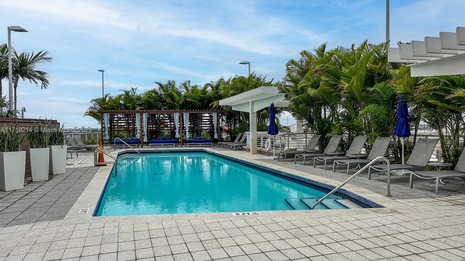 MIDBLOCK MIAMI CONDO - Residential