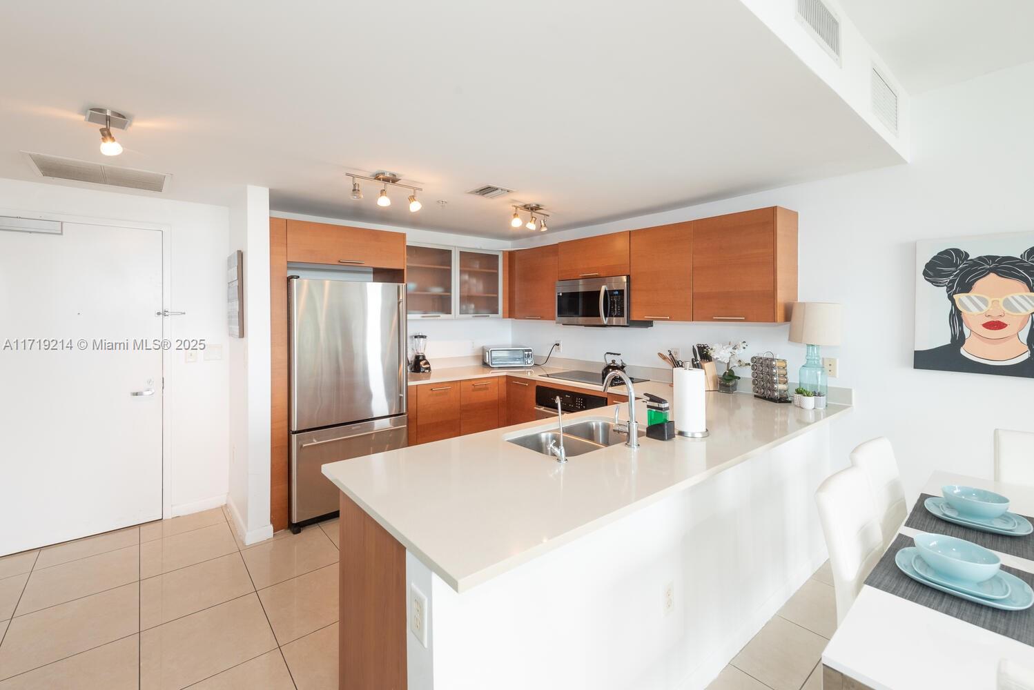 MIDBLOCK MIAMI CONDO - Residential