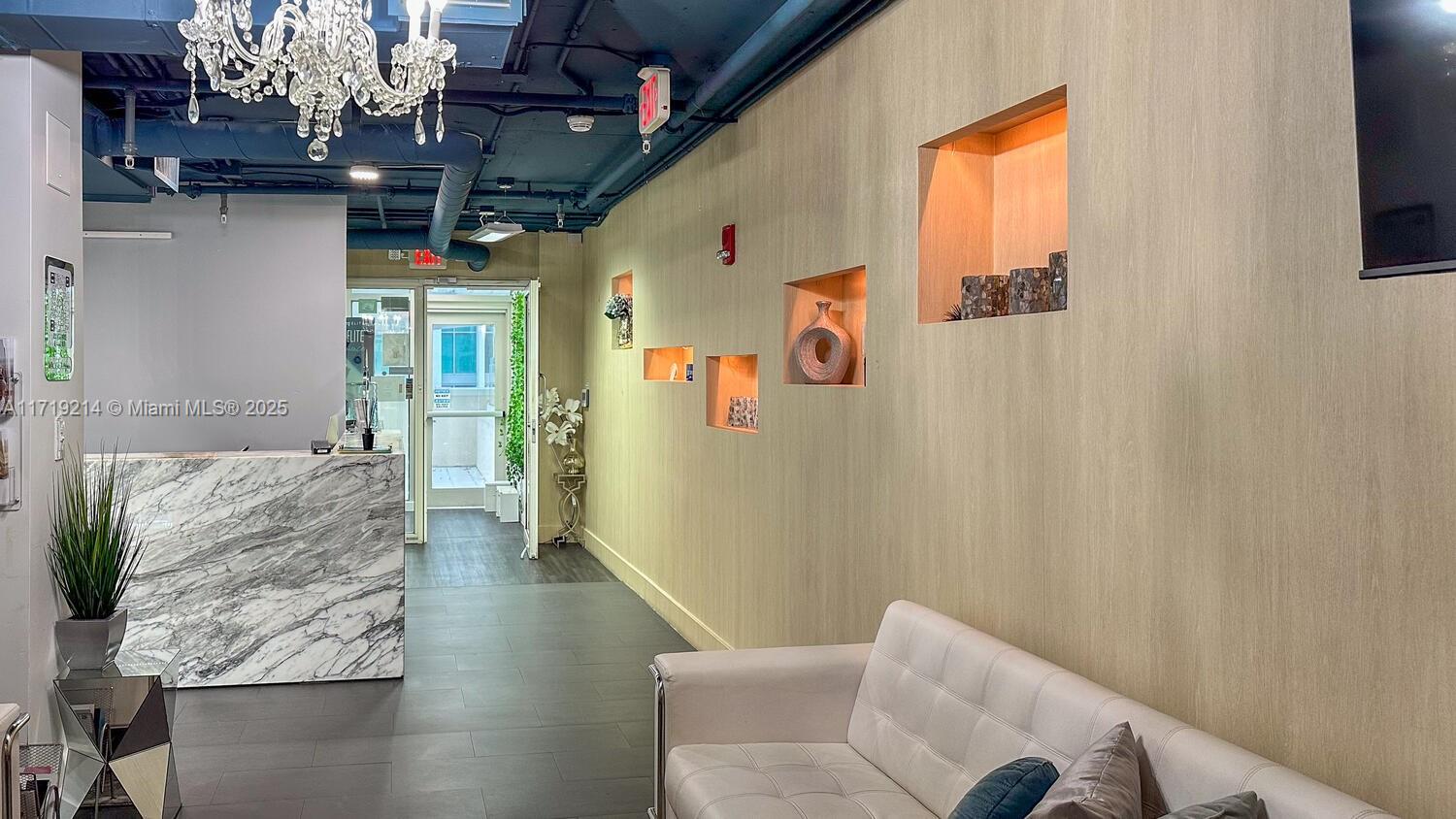 MIDBLOCK MIAMI CONDO - Residential