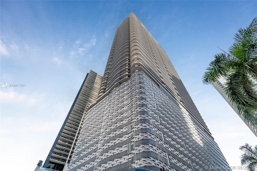 Beautiful and super luxurious. 1 bed/1 bath with an amazing balcony and breathtaking city views, Italian porcelain tile flooring by Casalgrande Padana, energy efficient impact resistant floor to ceiling windows and an enhanced insulation sound proofing between units. 12 foot ceilings. Flatiron is the new ultra-luxury condo in development in Brickell that offers 5 star amenities that includes: gym, spa, steam room, a sauna and locker rooms. At the 18th floor amenities you will find a movie theater, a cigar and wine room, a social lounge with a pool table and a children's playroom, full-service concierge and 24 hours security. Walking distance to restaurants, Brickell city centre, Mary Brickell Village and much more. Best location in this luxurious new building. Great opportunity!