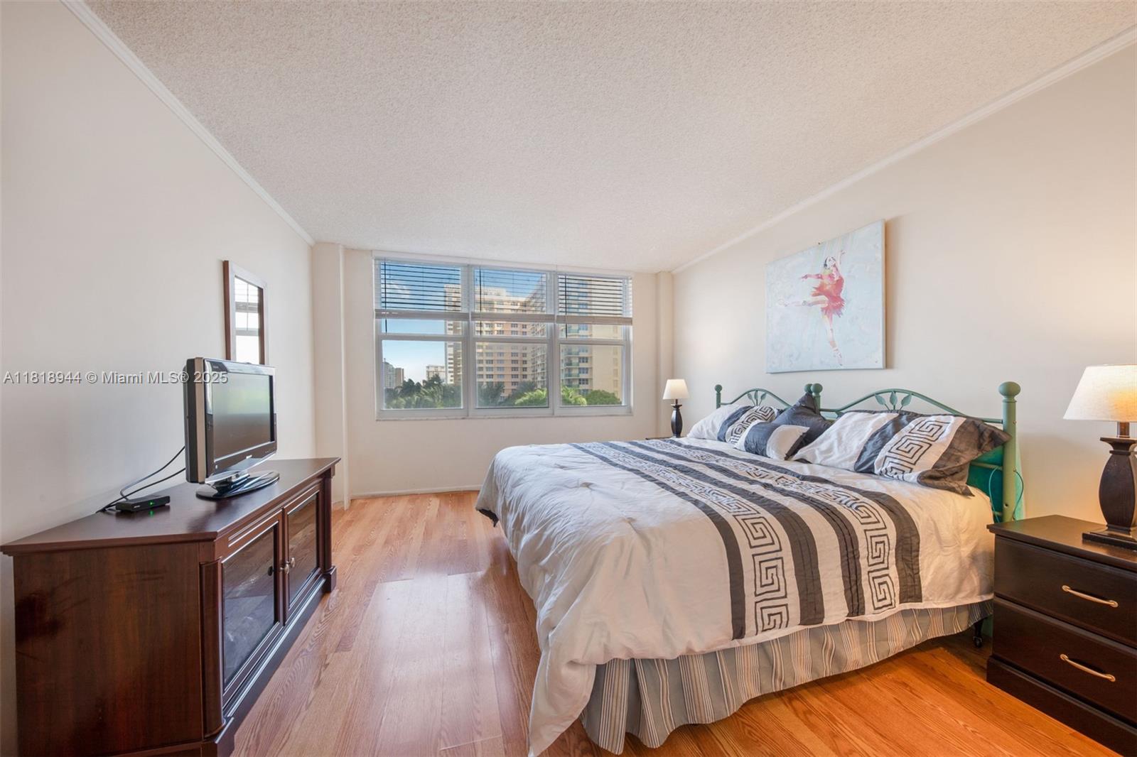 AQUARIUS CONDO - Residential