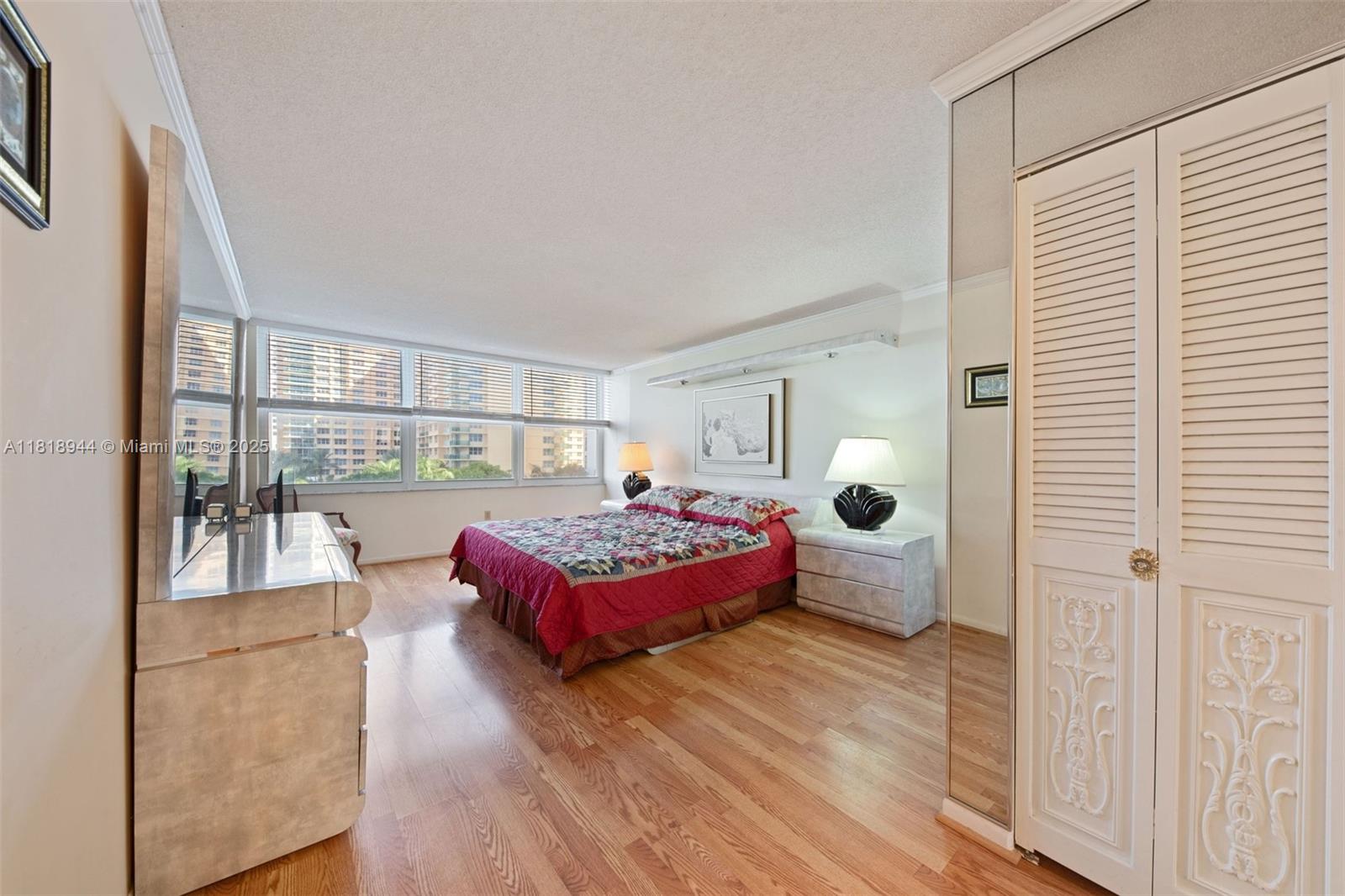 AQUARIUS CONDO - Residential