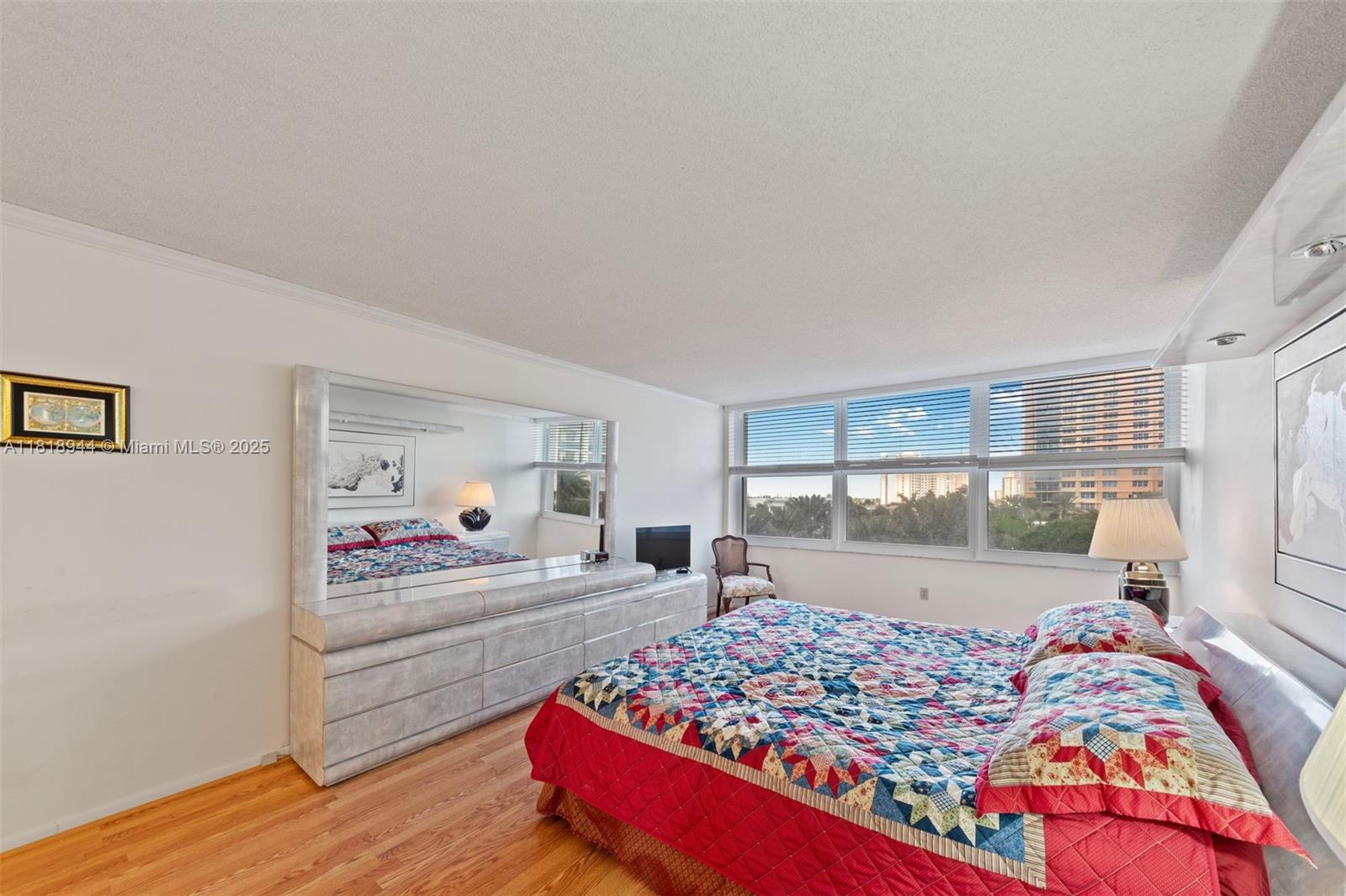 AQUARIUS CONDO - Residential