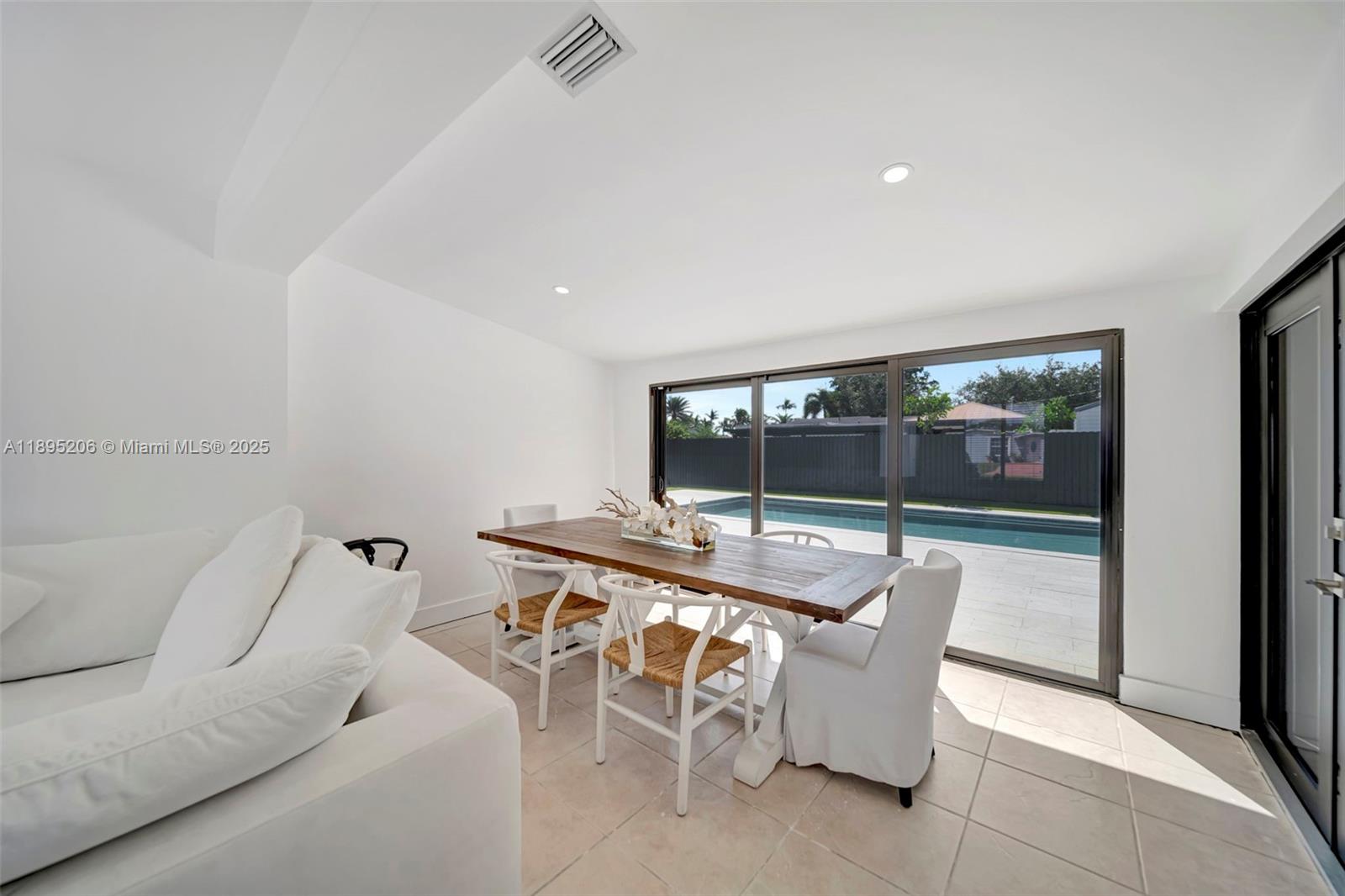 PALM SPRINGS NORTH SEC E - Residential