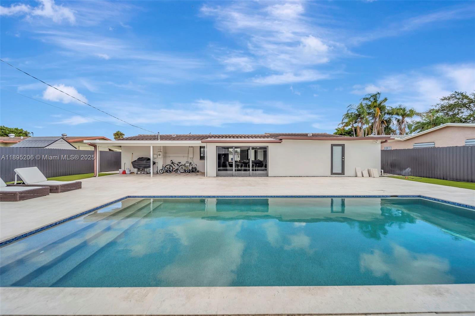 PALM SPRINGS NORTH SEC E - Residential