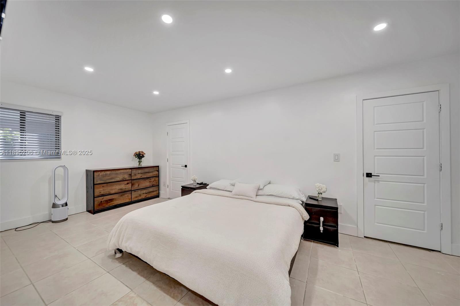 PALM SPRINGS NORTH SEC E - Residential