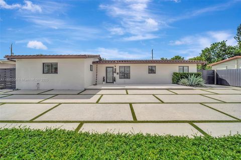 Photo of 8340 NW 178th St, Hialeah, FL 33015 (MLS # A11895206) Photo of 8340 NW 178th St, Hialeah, FL 33015 (MLS # A11895206)