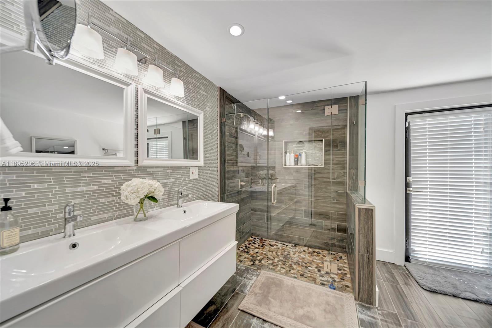 PALM SPRINGS NORTH SEC E - Residential