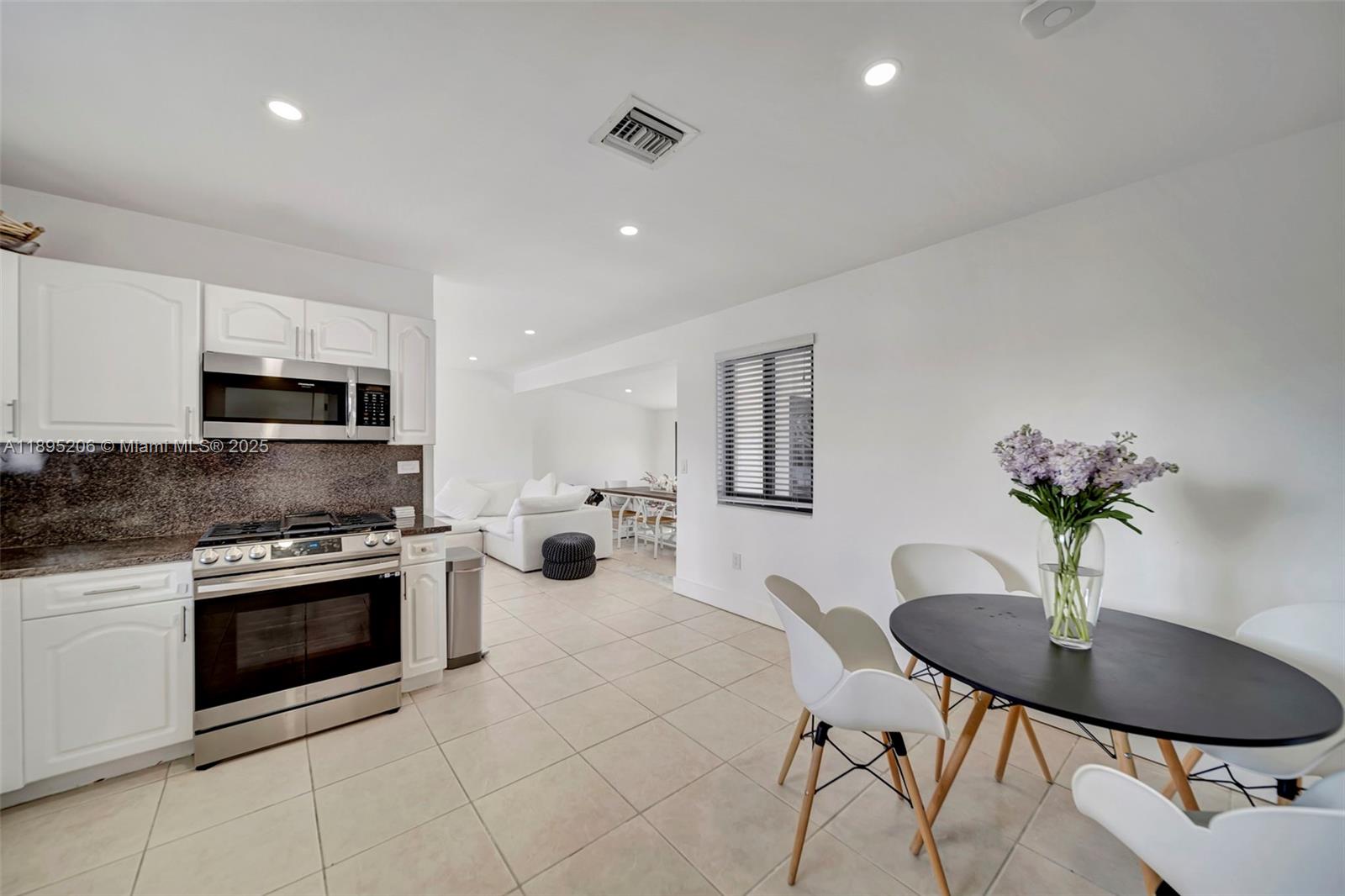 PALM SPRINGS NORTH SEC E - Residential