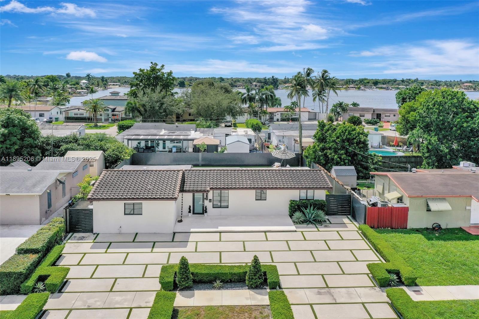 PALM SPRINGS NORTH SEC E - Residential